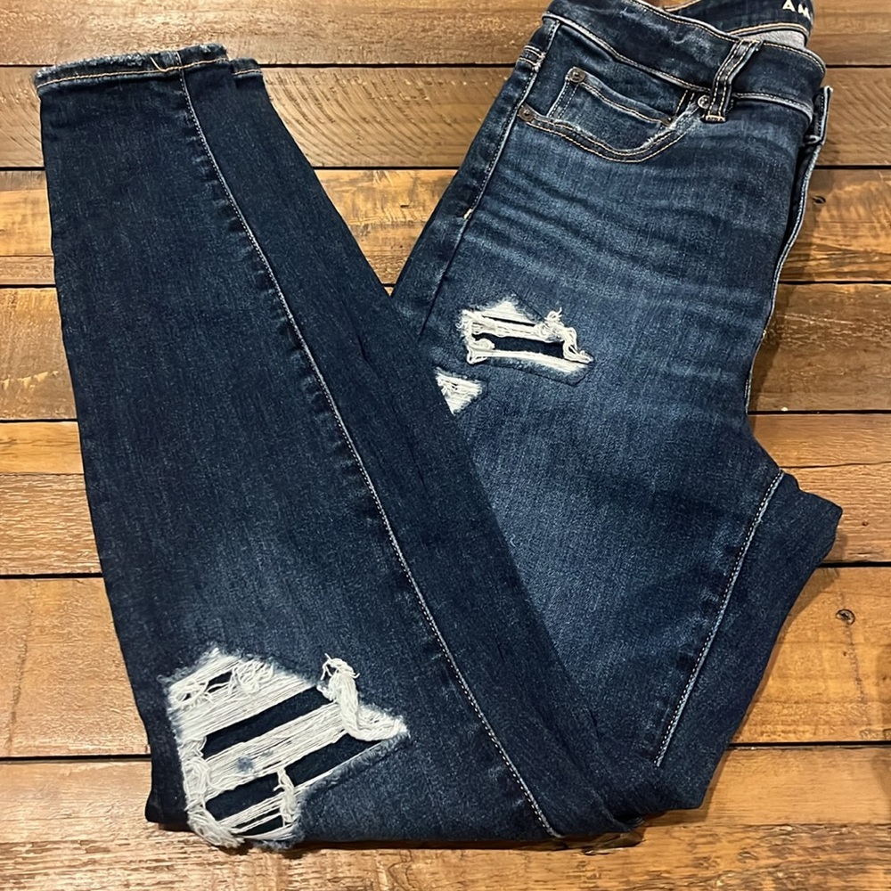 American Eagle distressed high rise jegging size 8